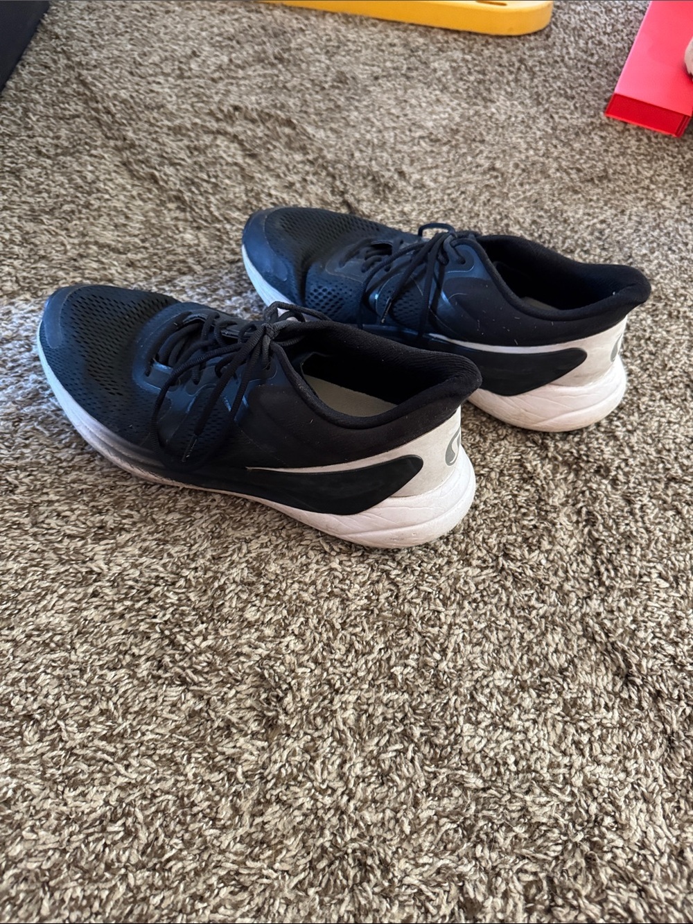 Lululemon athletic shoes - Picture 4 of 7